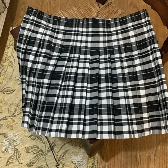 NWOT Black & White Skater Skirt Size XXL - Picture 3 of 7